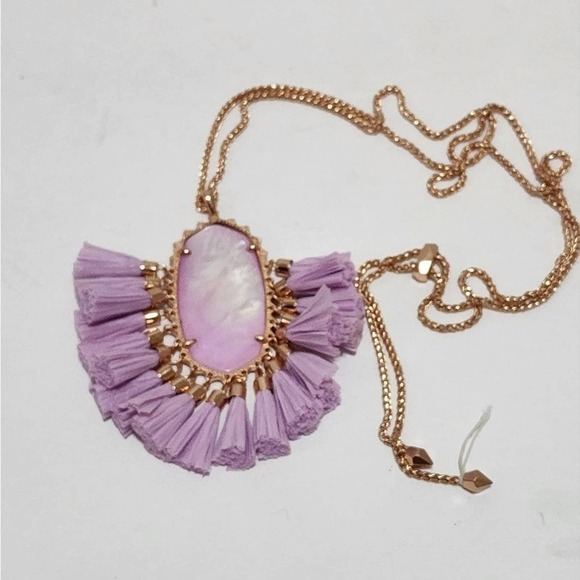 KENDRA SCOTT BETSY NECKLACE‎ IN LILAC MOTHER OF PEARL New!!! - Picture 1 of 16